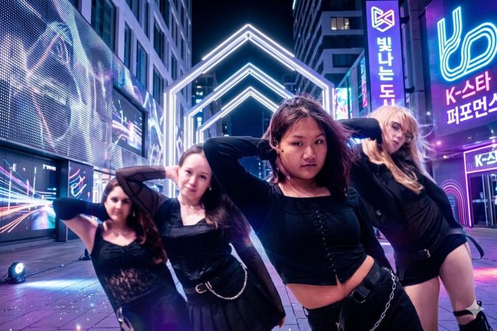 Varberg Dansar 2026 bjuder in till en färgsprakande dansupplevelse för hela familjen med inslag från K-popvärlden.