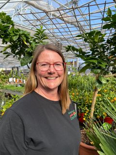 Verksamhetsansvarig och butikschef Annika Joheman Karlén inne i butiken.