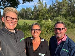 Tina Karlsson, blivande verksamhetschef för Växthuset Linds (tv) tillsammans med Anna Lind Holsner och Alexander Holsner.