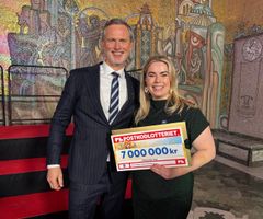 Rickard Sjöberg och Malin Flemström vid Postkodlotteriets årliga utdelning i Stockholms stadshus.