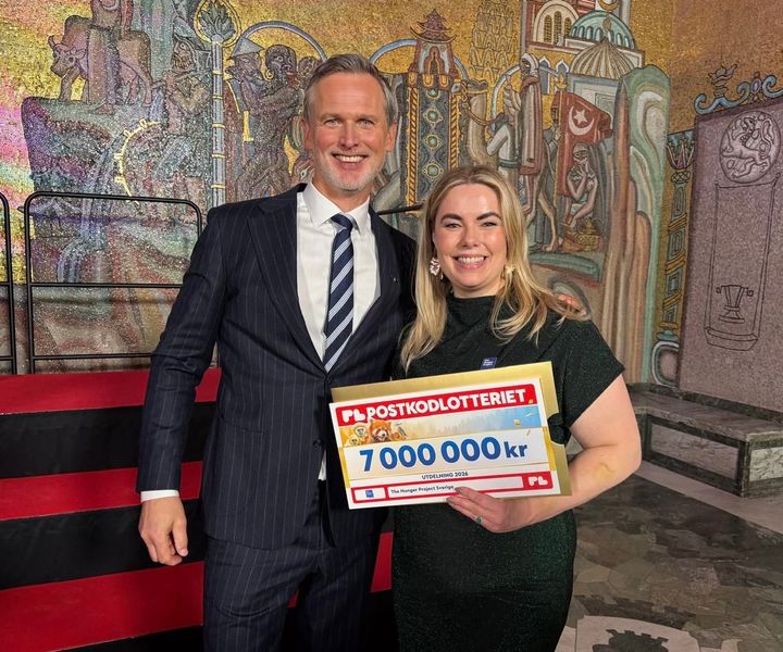 Rickard Sjöberg och Malin Flemström vid Postkodlotteriets årliga utdelning i Stockholms stadshus.