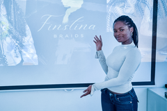 Finstina Atemnkeng driver UF-företaget Finstina Braids.