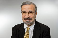 Marwan Hariz, adjungerad professor i funktionell neurokirurgi vid Umeå universitet och professor emeritus vid University College London. Foto: Umeå Universitet.