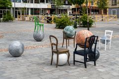 Artist: Alicja Kwade
Title: Les Sièges des Mondes
Year: 2024