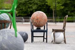 Artist: Alicja Kwade
Title: Les Sièges des Mondes
Year: 2024