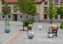 Artist: Alicja Kwade
Title: Les Sièges des Mondes
Year: 2024