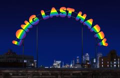 Ugo Rondinone
long last happy, 2020
Neon, acrylic glass, translucent foil, aluminum
313 x 768 x 15 cm
Courtesy the artist and Esther Schipper, Berlin/Paris/Seoul
Photo © Studio Ugo Rondinone