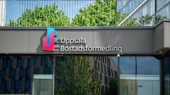 Uppsala Bostadsförmedling - fasadlogo närbild