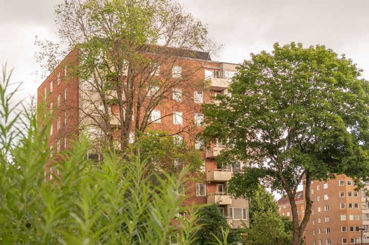 Nu är det dags för en omfattande renovering av Huge Bostäders hus på Sjödalsbacken 1 i centrala Huddinge.