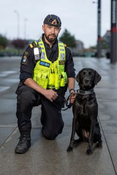 Årets Narkotikasökhund 2025 med förare Jonathan Malmqvist Foto André de Loisted