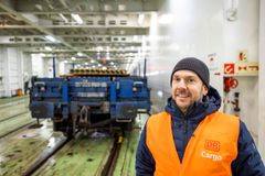 Wictor Rössler på DB Cargo Full Load Solutions är optimistisk över tågfärjeförbindelsen mellan Ystad och Polen. "Det är uppenbart att det finns ett behov av en tredje godstågförbindelse mellan Sverige och kontinenten"