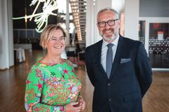 Varmt välkomna, säger Lotta Håkansson, förbundsordförande för Reumatikerförbundet, och Jon Thorkell Einarsson, ordförande, Svensk Reumatologisk Förening (SRF).