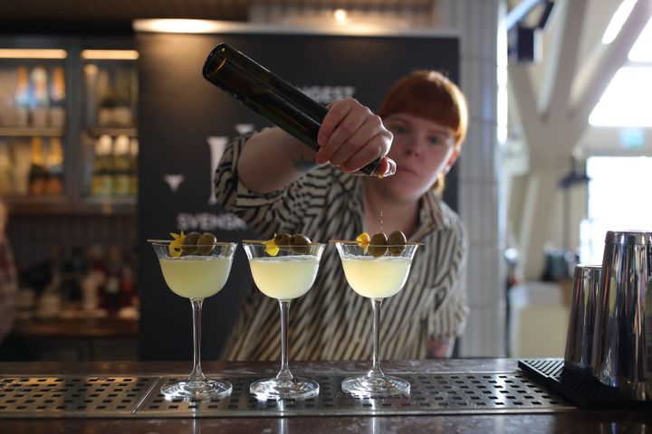 Alkoholfria drinkar blandas under deltävlingen i Feskekörka