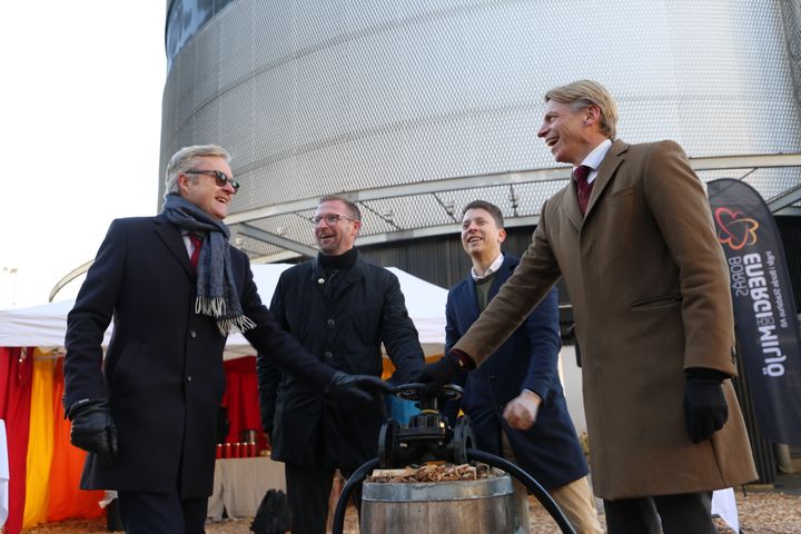 Magnus Kårestedt, VD Borås Energi och Miljö, Christer Södeliden, VD Pulsen Fastigheter, Filip Strömgren, energiingenjör Riksbyggen Väst och Per Bolund, vice statsminister, miljö- och klimatminister.