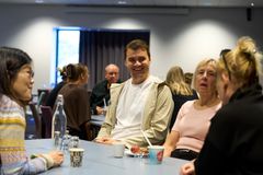 Fika med pensionärer. Foto: AXL Media AB