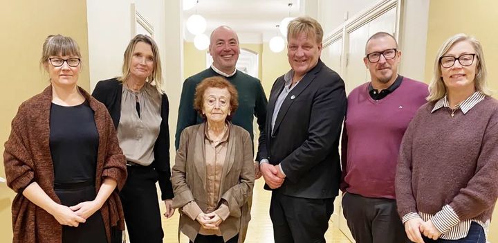 (fr.v.) Maria Millback (V) ordf delregion nämnd Göteborg, Bonnie Rådmark Pfizer, Hans Lyngaard Jorgensen Gilead, Eva-Christine Stenberg Blodcancerföreningen i Västsverige (framför Hans), Göran Larsson (MP) ordförande Närhälsan, Tomas Angervik (S) vice ordf delregional nämnd Västra & Sofia Segergren, generalsekreterare Blodcancerförbundet. Foto: Västra Götaland Regionen