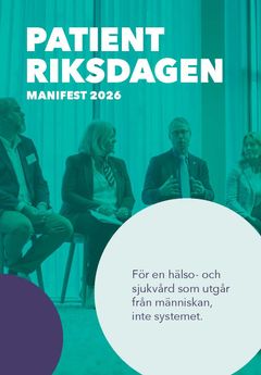 Omslag till Patienriksdagens manifest 2026 med människor som deltar i en paneldiskussion. Text på omslaget: "För en hälso- och sjukvård som utgår från människan, inte systemet."