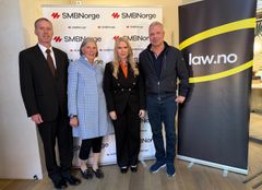 Från vänster: advokat/delägare Leif Sandtorv law.no Advokatfirma AS, Olaug Brunstad, advokat/delägare Trude Helberg law.no Advokatfirma AS och Lars Oscar Øvstegård.