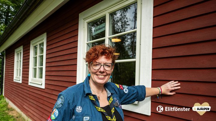 Lessebo Scoutkårs klubbhus fick 2024 elva nya fönster och en altandörr, tack vare generöst stöd från Elitfönster och det lokala byggföretaget XL-BYGG JBM i Lessebo.