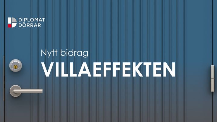 Blå dörr med texten "Nytt bidrag VILLAEFFEKTEN" och Diplomat Dörrar-logotypen i hörnet.
