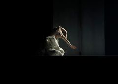 "Afterlife" i koreografi av Heidi Vierthaler. Premiär på Skånes Dansteater i Malmö 24 oktober 2026. Dansare i bild: Emma Välimäki.