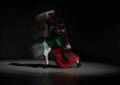 "Afterlife" i koreografi av Heidi Vierthaler. Premiär på Skånes Dansteater i Malmö 24 oktober 2026. Dansare i bild: Maria Pilar Abaurrea Zardoya.