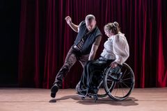 "May Fall" i koreografi av Aristide Rontini har premiär på Skånes Dansteater 30 januari 2026. Dansare i bild: Tomáš Červinka, Madeleine Månsson.