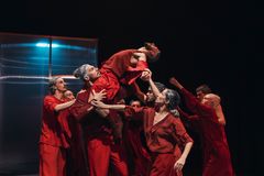 "Invisible Rulers" i koreografi av Lava Markusson och Michael Tang Markusson har premiär på Skånes Dansteater 21 februari 2026. Dansare i bild: Patrick Short (Palucca), Jing Yi Wang, Fabrizio Di Franco, Simone Frederick Scacchetti, Valentina Messieri, Tomás Silva (Codarts), Maria Pilar Abaurrea Zardoya, Olle Arrhenius (ArtEZ), Kat Nakui.