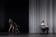 Wing Ding i koreografi av Lidia Wos. Premiär på Malmö Opera 10 maj 2025. Skånes Dansteater, Malmö Operaorkester, Malmö Operakör. I bild: Facundo Ebenegger, Simone Frederick Scacchetti.