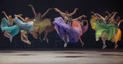 Wing Ding i koreografi av Lidia Wos. Premiär på Malmö Opera 10 maj 2025. Skånes Dansteater, Malmö Operaorkester, Malmö Operakör.