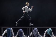 Wing Ding i koreografi av Lidia Wos. Premiär på Malmö Opera 10 maj 2025. Skånes Dansteater, Malmö Operaorkester, Malmö Operakör. I bild: Emma Välimäki