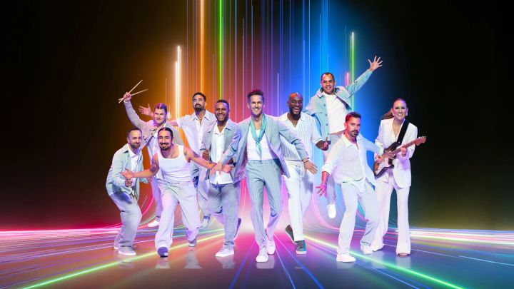 Succéshowen ”A Show Larger Than Life” är en hyllning till de största poplåtarna från 1990-talet med bland annat Backstreet Boys, New Kids on The Block, Take That och Westlife.