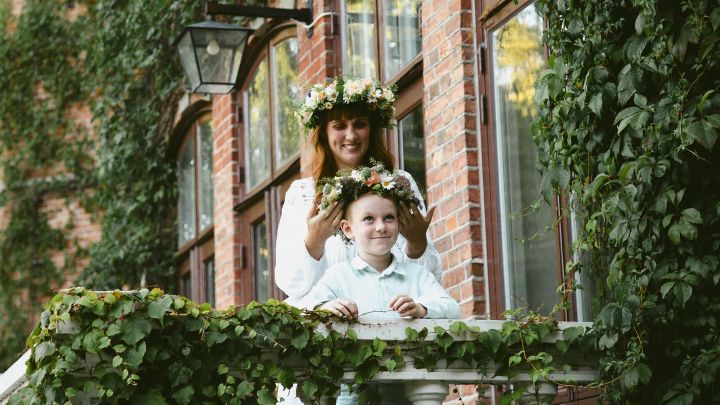 Midsommarfirande på Sofiero bjuder på sång, dans och lekar för alla åldrar.