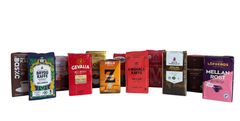 Gruppbild av de testade kaffe-sorterna. Foto: Testfakta.