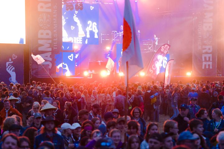 Nu är Scouternas jätteläger Jamboree26 igång på riktigt! Medina och Movits spred både stjärnglans och glädje för de 18 000 deltagarna under söndagens invigning.