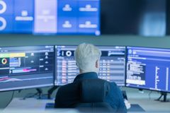 SKYDDAR SVENSK INFRASTRUKTUR: Från sitt dygnbemannade SOC övervakar Netsecurity sina nordiska kunder. Nu fortsätter växten i Sverige. Foto: Netsecurity
