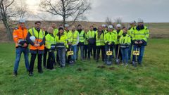 LBVA:s projektgrupp tar ett första spadtag tillsammans med entreprenörer som ska installera PFAS-rening på vattenverket Prästjorden i Halmstad.