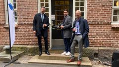 Kommunstyrelsens ordförande Stefan Pålsson, Andreas Strandberg, LBVA:s styrelseordförande och Henrik Frindberg, vd på LBVA förklarar den nya jonbytartekniken på Byaledets vattenverk i Halmstad invigd