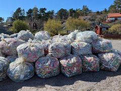 Under 2024 pantades 87,6 procent av alla burkar och PET-flaskor i Sverige. Men många förpackningar samlas inte in, och cirka 410 miljoner flaskor och burkar kom inte tillbaka till pantsystemet.