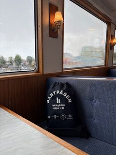 Pantpåsen är ett initiativ för att få fler skärgårdsbesökare att ta tillvara på sin pant, istället för att slänga den i papperkorgen.