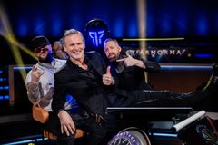 Smash Into Pieces deltog i Postkodmiljonären och vann 100 000 kronor till Håll Sverige Rents arbete med barn och unga.