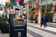 Knappt 1 av 10 takeaway-kunder blir erbjudna ett återanvändbart alternativ till mat eller dryck, trots att det är lag sedan två år tillbaka.