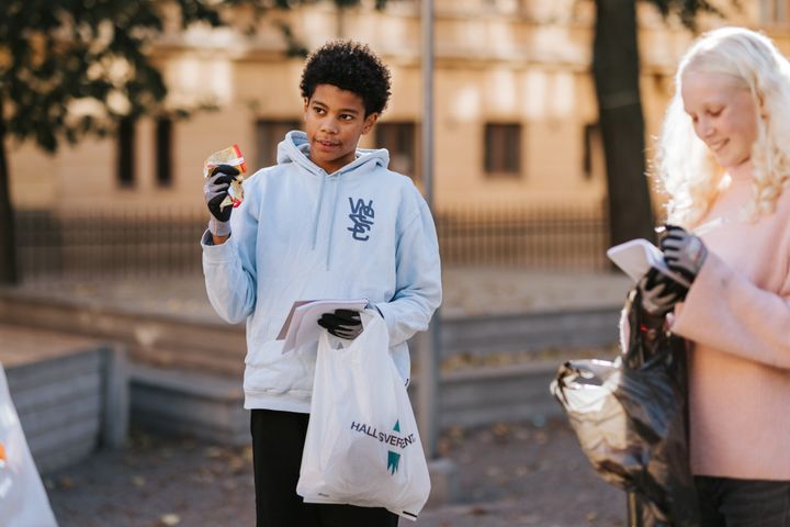 Just nu deltar nästan en halv miljon barn i Skräpplockardagarna.