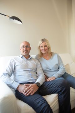 Pontus och Erika Cederberg har Klimatvarnaren hemma i sitt hus i Rönningen utanför Stockholm under tre månaders tid.