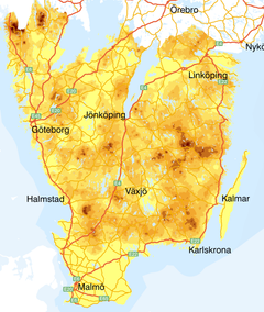 Kartan visar hur årsskadorna på tall i ungskog varierar inom området och baseras på de tre senaste inventeringarna. Mörkare färg innebär att en högre andel av tallstammarna registrerats som årsskadad än i de områden på kartan som har ljusare nyans.