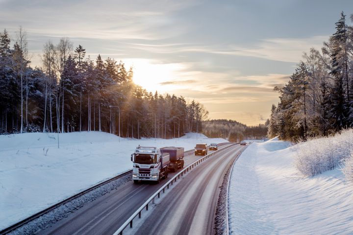 Vintertrafik på mötesseparerad väg