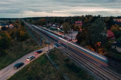 Järnvägen är säker, men plankorsningar innebär risker som vi arbetar systematiskt med att minska.  Foto: Stellan Stephenson