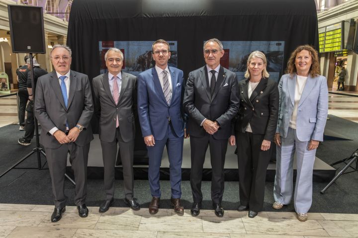Pressträff och kontraktsignering av Sveriges nya nattåg med Jose Antonio Jainaga Gomez, president Talgo, Luis Manuel Cuesta Civís , Spaniens ambassadör i Sverige, Andreas Carlson, bostads- infrastrukturminister, Roberto Maiorana, generaldirektör Trafikverket, Cathrine Sandegren kommunikationsdirektör Trafikverket, Biljana Pehrsson, vd Jernhusen, . Foto: Andreas Gärdnert.