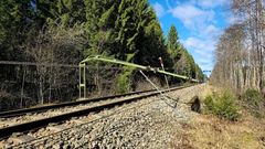 Skadad kontaktledningsstolpe mellan Herrljunga-Borås