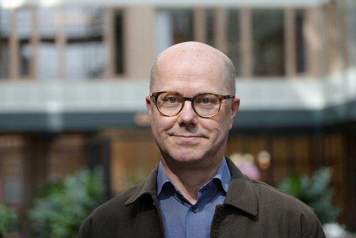 – Den nya studien vilar på bättre data och bättre statistiska metoder, och vi har fått ett bättre underlag för att avgöra hur stora de direkta kostnaderna är och därmed på vilken nivå de grundläggande banavgifterna ska ligga, säger Jonas Eliasson måldirektör tillgänglighet på Trafikverket. Foto: Trafikverket.